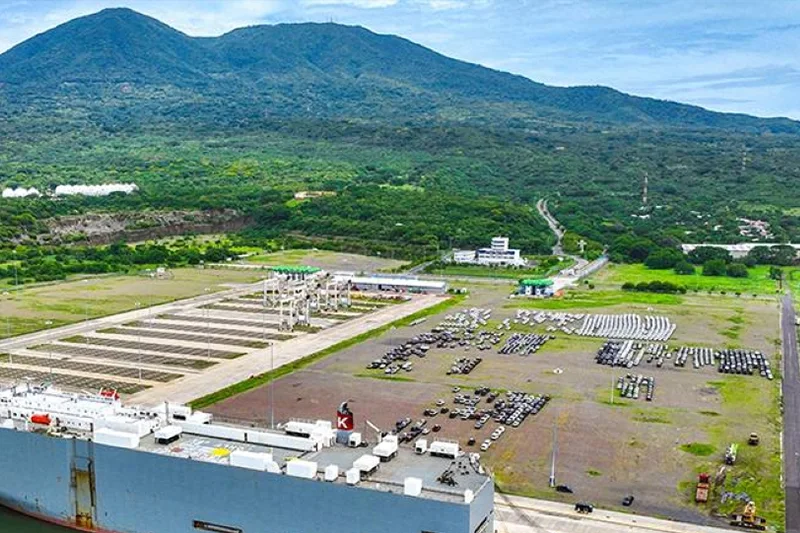 Empresarios automotrices destacan éxito de trasladar barcos de vehículos al Puerto de La Unión