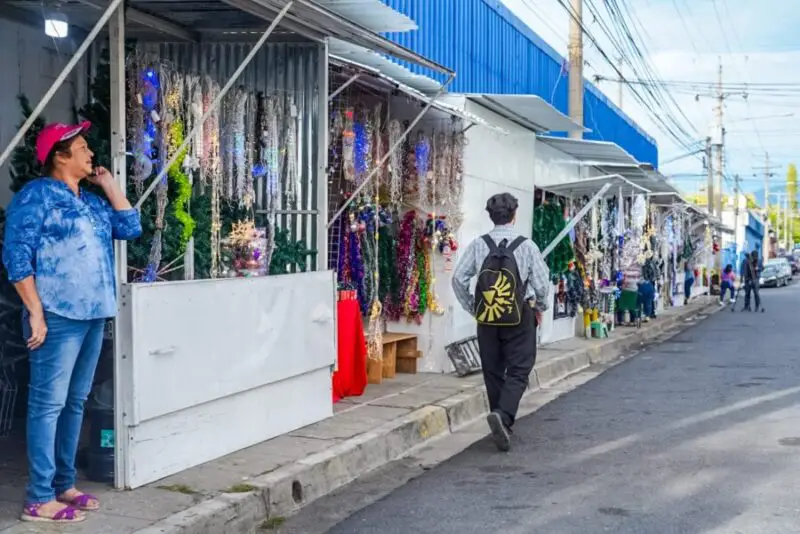 Alcaldía autoriza 126 puestos de ventas navideñas en el distrito de San Salvador