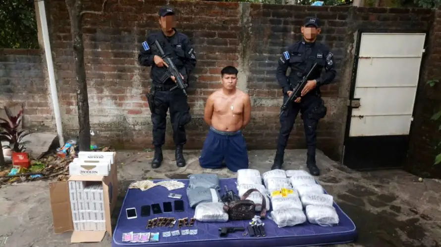 Capturan a miembro de la MS13 con 17 kilos de marihuana, metanfetaminas, cocaína y arma de fuego en Nahuizalco