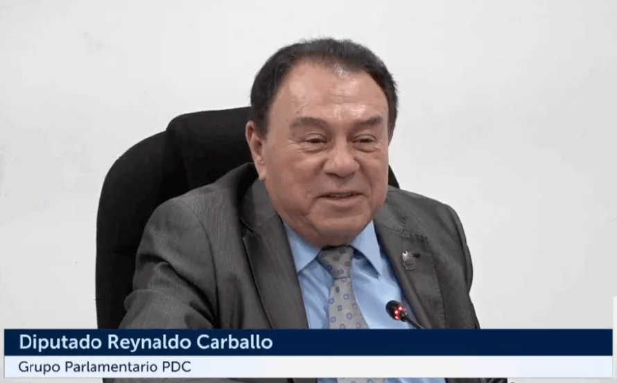Diputado Carballo propone a ministra de Educación "regresar al bachillerato de tres años"