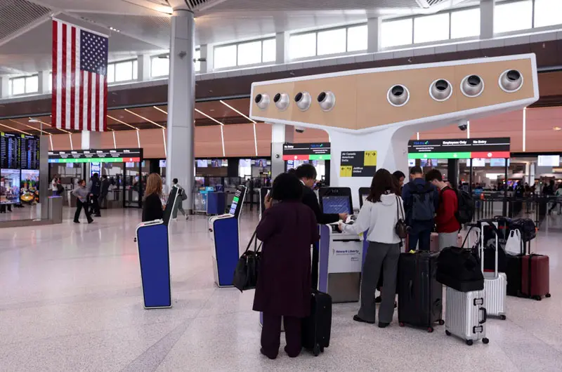 El aeropuerto de Newark, Nueva York, limita y retrasa vuelos por escasez de controladores