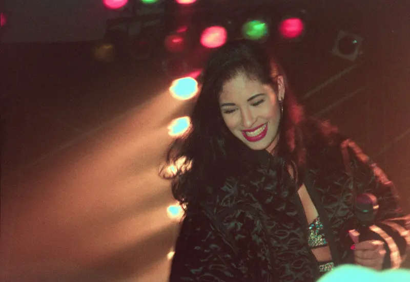 Netflix estrena documental íntimo sobre la vida de Selena