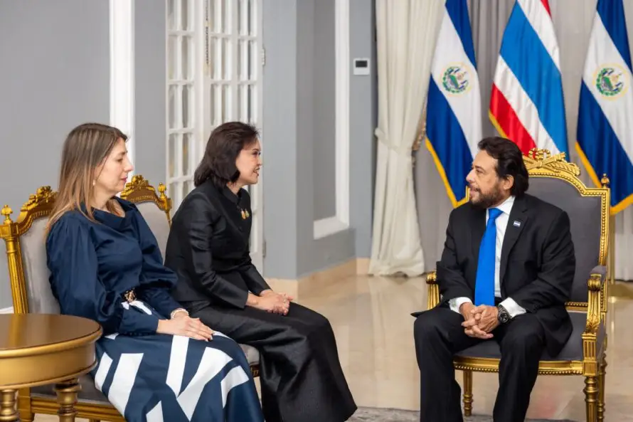Félix Ulloa recibe credenciales de embajadores de Polonia, Suiza, Paraguay y Tailandia