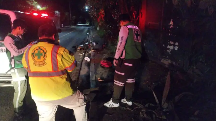 Un motociclista muerto y dos lesionados dejan accidentes en primeras horas del lunes