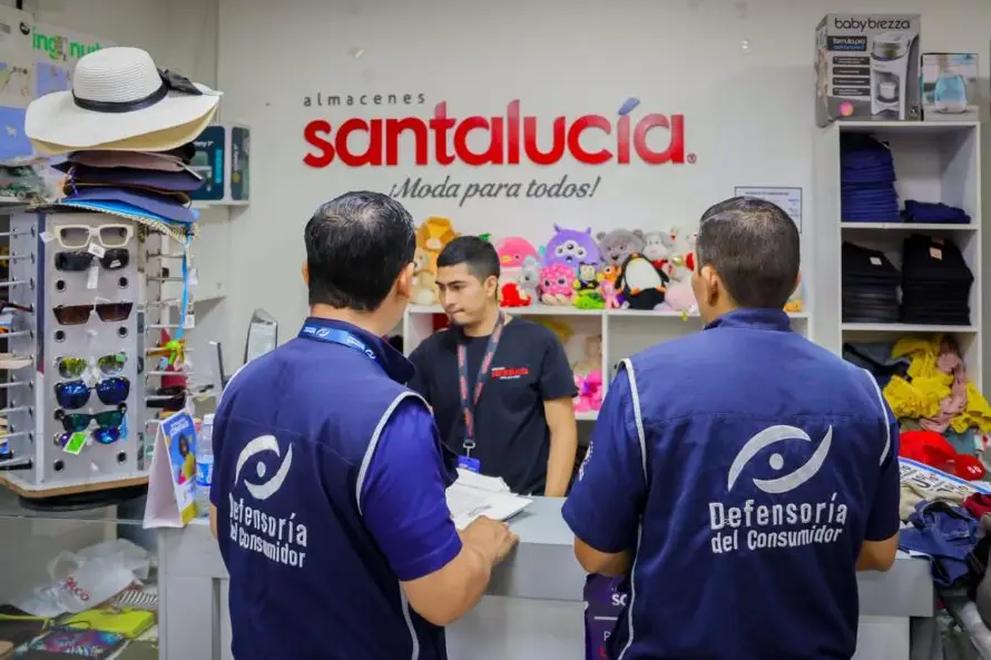 Defensoría despliega operativo del Viernes Negro y advierte de promociones engañosas