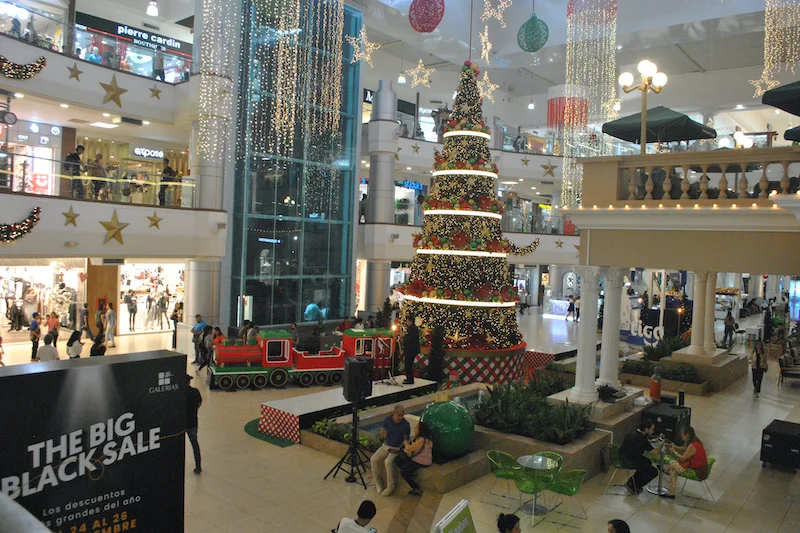 El 45 % de salvadoreños hará compras en el Black Friday, según encuesta
