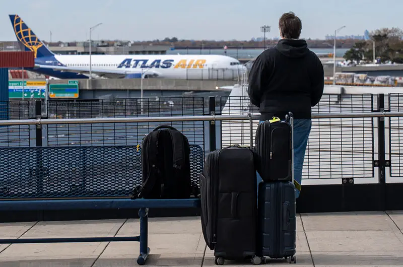 EE.UU. mantiene restricciones aéreas pese al fin del cierre gubernamental