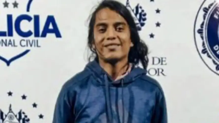Arrestan a hombre que portaba marihuana, pipas y $115 en Soyapango
