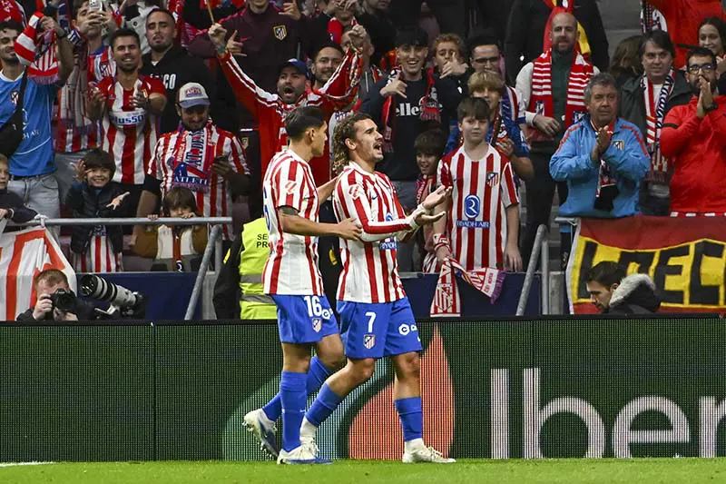 El Atlético insiste por la Liga al obtener la victoria contra el Sevilla