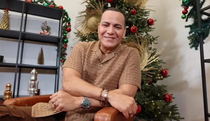 El cantante Víctor Manuelle se aleja de la salsa para lanzar EP de temas navideños