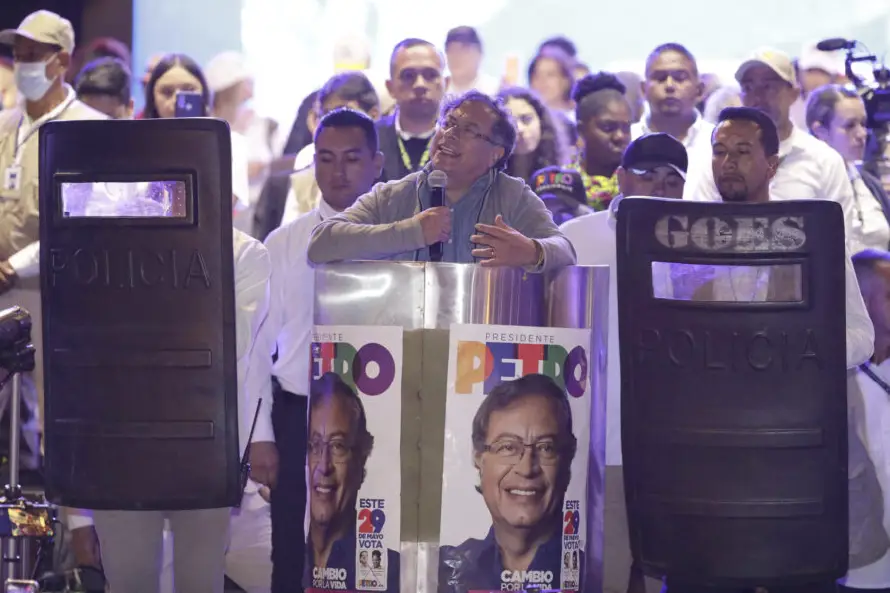 Millonaria sanción a campaña presidencial de Gustavo Petro eleva tensión electoral en Colombia