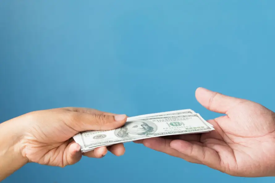 Salario, ahorros y aguinaldo: las fuentes de financiamiento de las compras de Viernes Negro de los salvadoreños