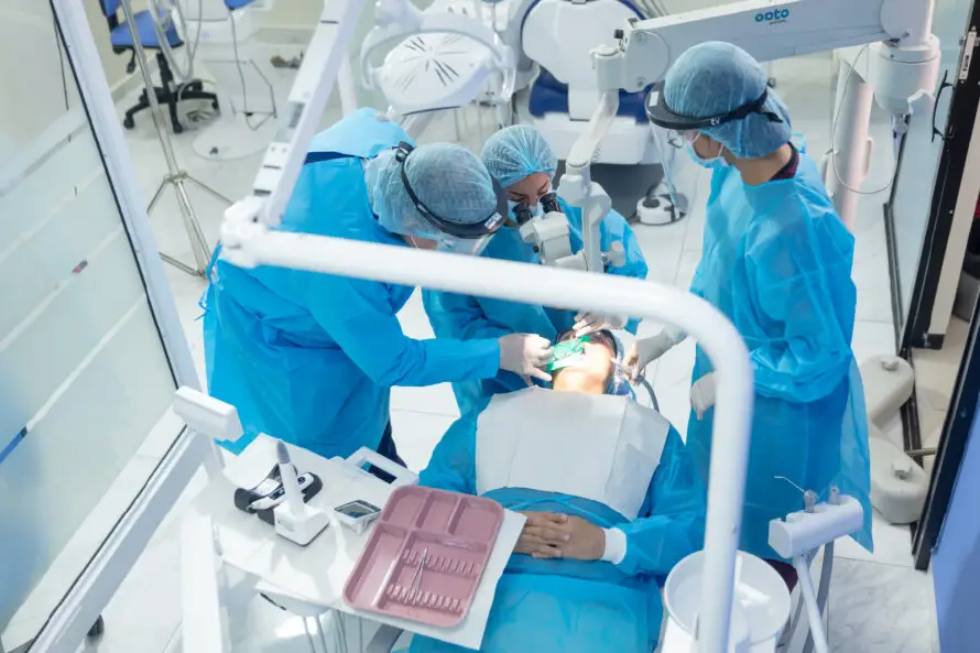 Universidad Evangélica consolida su oferta académica con la especialidad en Endodoncia