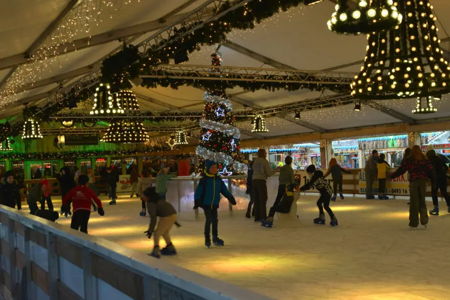 La pista de hielo este año invadirá el parque El Cafetalón, en Santa Tecla