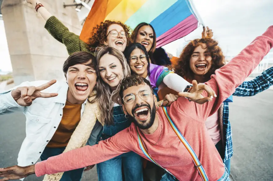 Exposición “Indiscretio II” abre mapa de sitios de entretenimiento LGBT en San Salvador