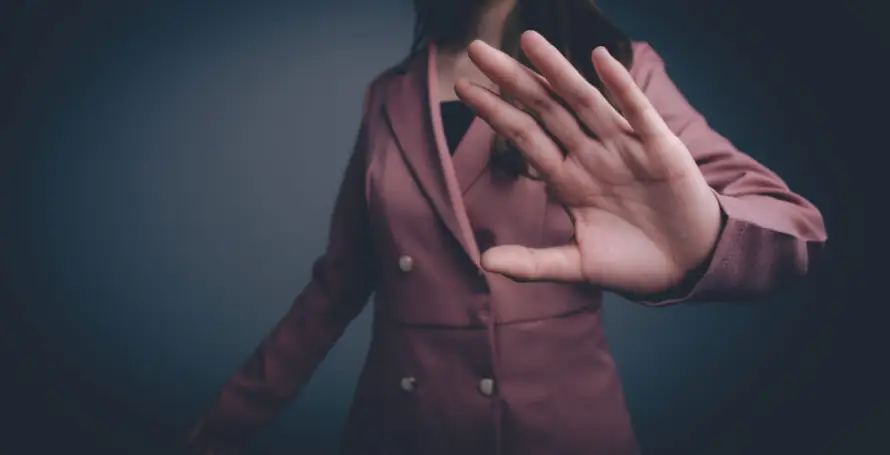 Mujeres en política dicen violencia limita su participación y la brecha con hombres se “amplía cada vez más”