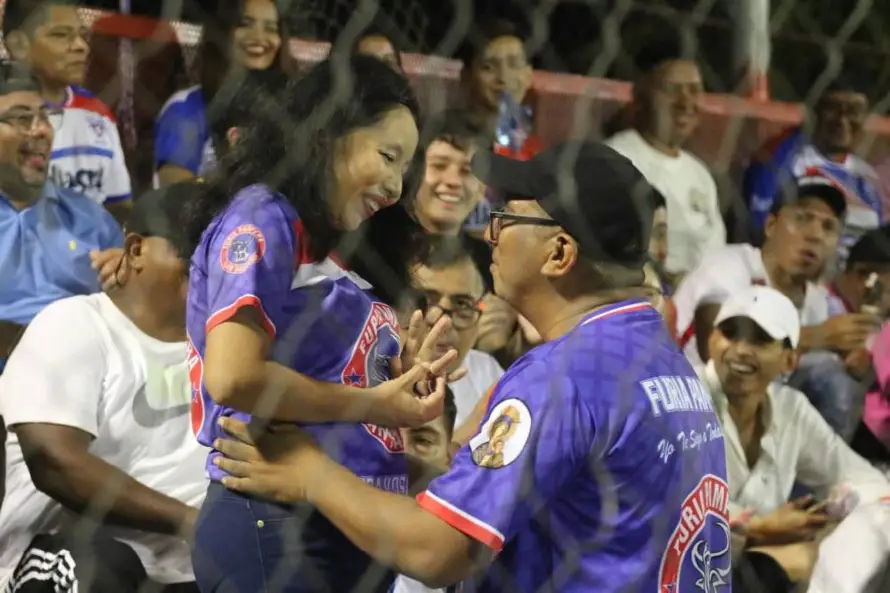 Amor y fútbol se unieron en una noche mágica en Usulután