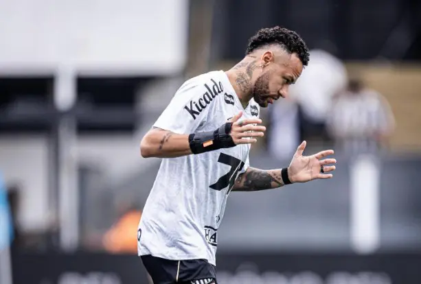 Un triplete de Neymar aleja al Santos de la zona del descenso