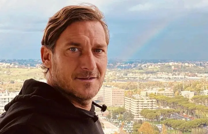 Investigan al exjugador Francesco Totti por presunto abandono de su hija menor