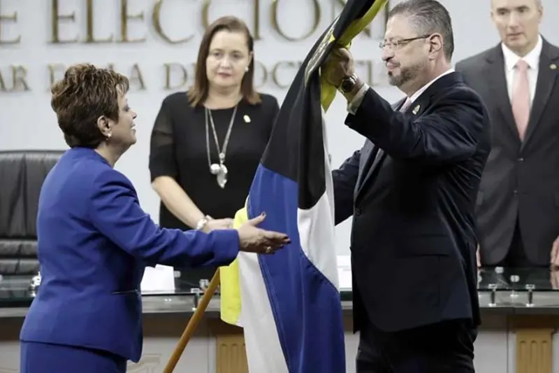 Inédito roce entre el tribunal electoral y el presidente marcan el inicio de la campaña electoral en Costa Rica