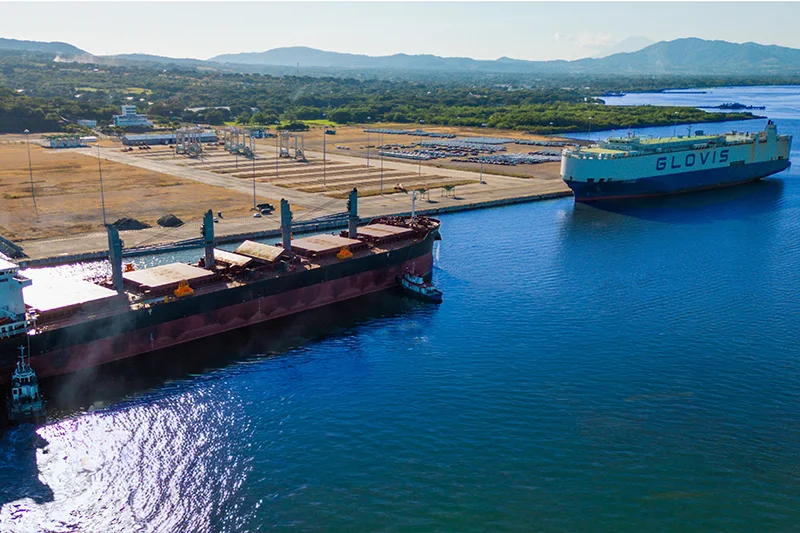Puerto de La Unión recibe su primer buque de carga pesada en más de una década