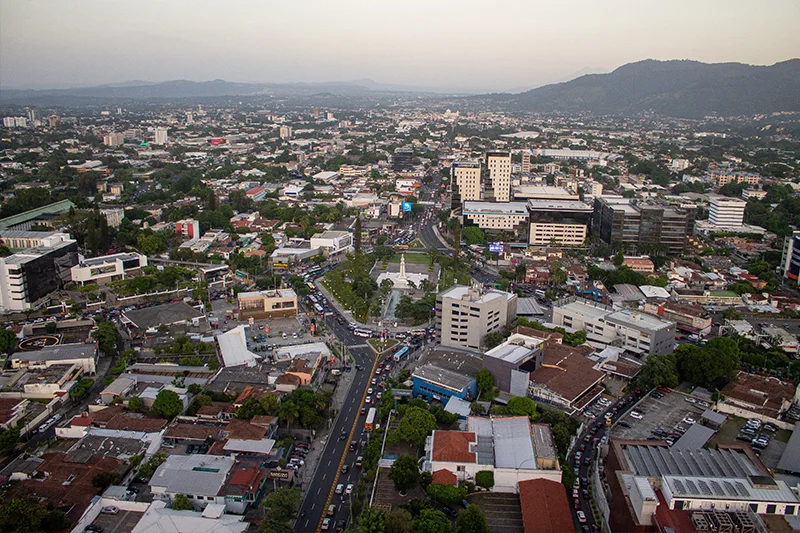 La actividad económica de El Salvador crece 4.78 % en agosto y marca la tercera tasa más alta de la región