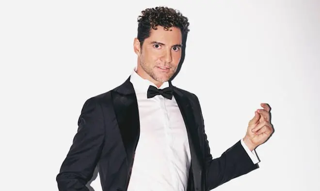 David Bisbal revive el clásico "Navidad sin ti" de Los Bukis al estilo big band