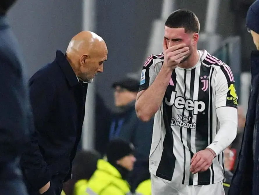 Dusan Vlahovic, delantero de la Juventus, será baja varios meses por lesión muscular