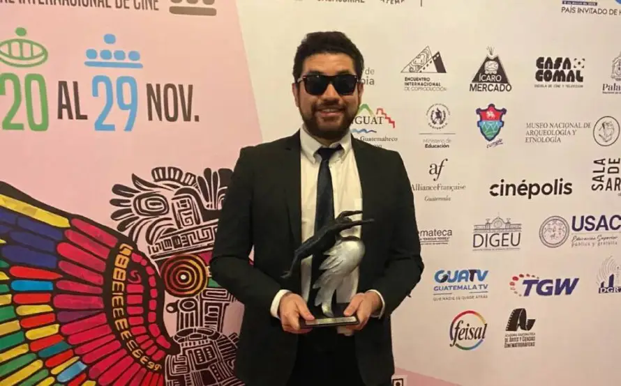 Salvadoreño triunfa en premios Ícaro 2025 con la película "Vértices"