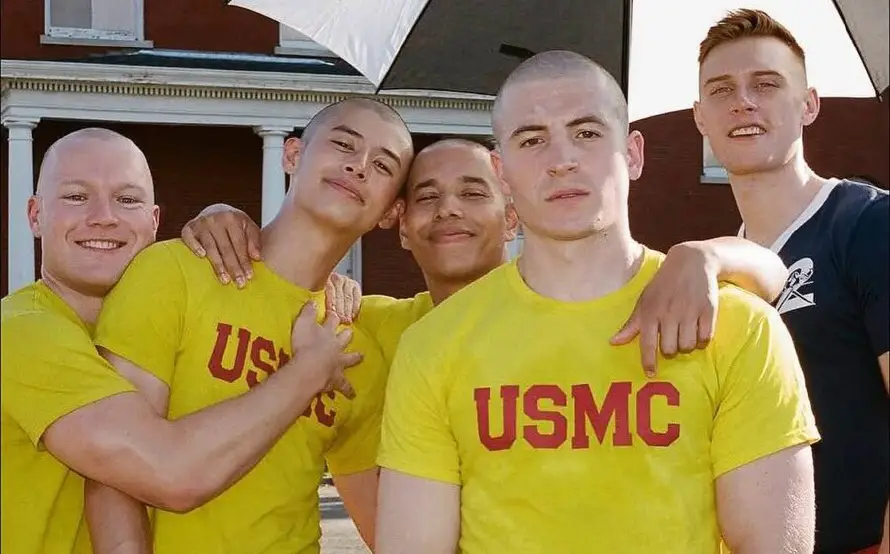 ¿Netflix canceló la serie sobre marines homosexuales por ser "contenido woke"?
