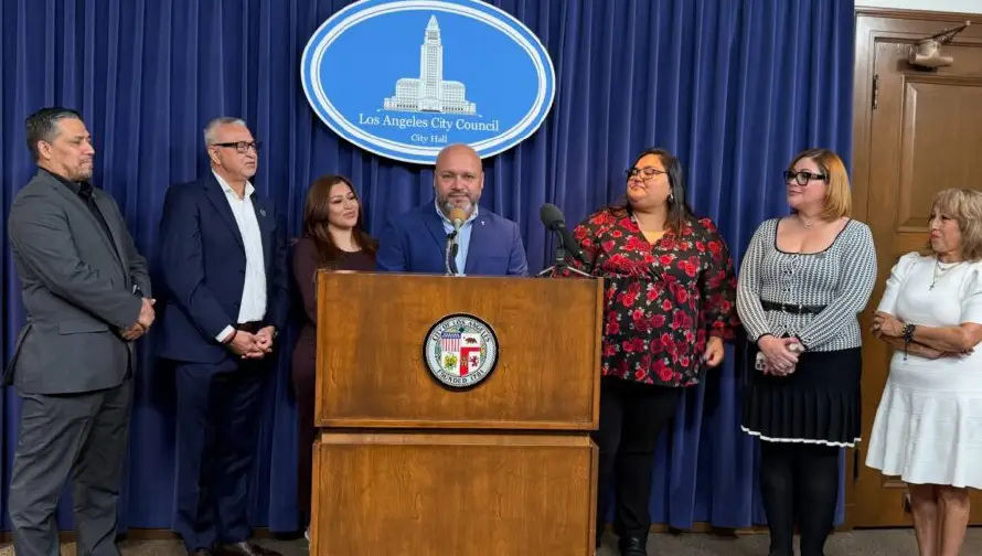 Periodista salvadoreño Balbino Avilés fue honrado por su labor en Los Ángeles