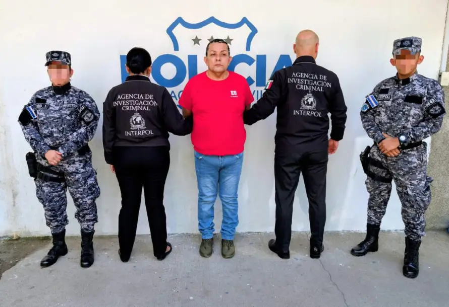 El Salvador entrega a México a un acusado de secuestro agravado