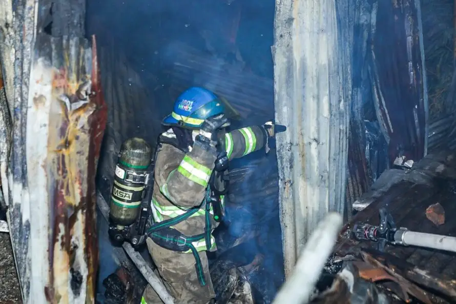 Un incendio consume vivienda en colonia San Juan de San Salvador