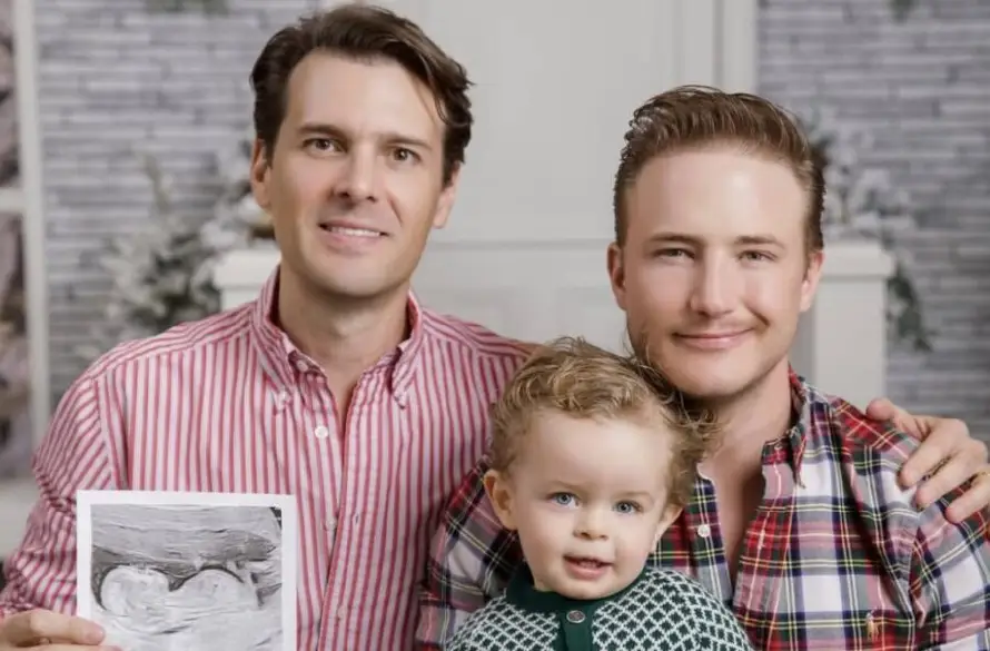 Hijo del actor René Strickler será papá de segundo hijo con su esposo