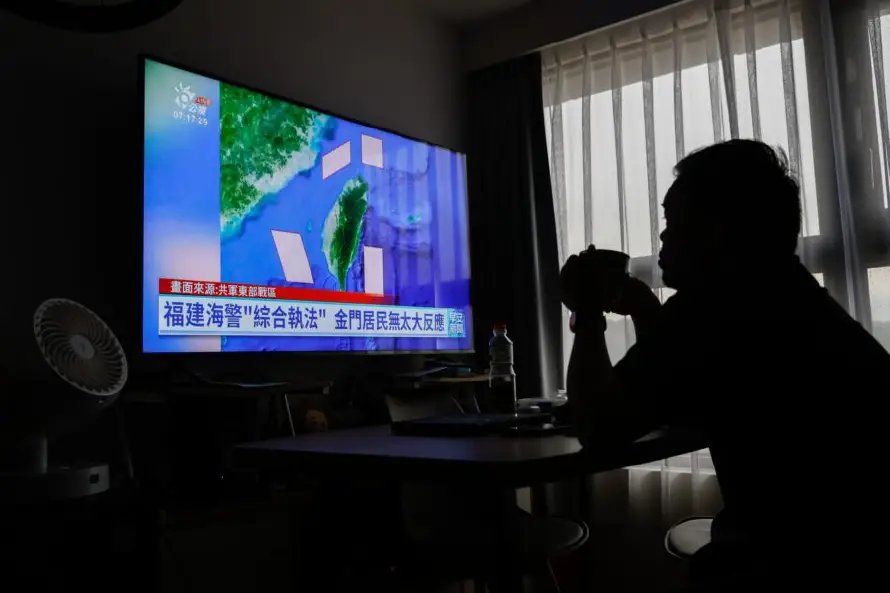 China intensifica maniobras con fuego real en torno a Taiwán y anuncia contramedidas