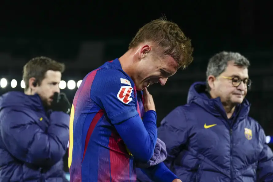 Dani Olmo, centrocampista del Barça, estará fuera un mes por luxación en el hombro izquierdo