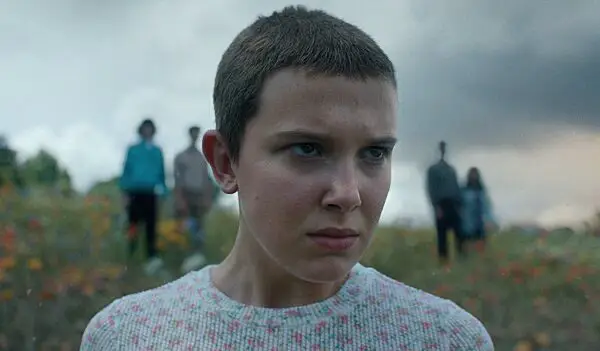 Se acerca el final de "Stranger Things" y llega al cine "The Housemaid"