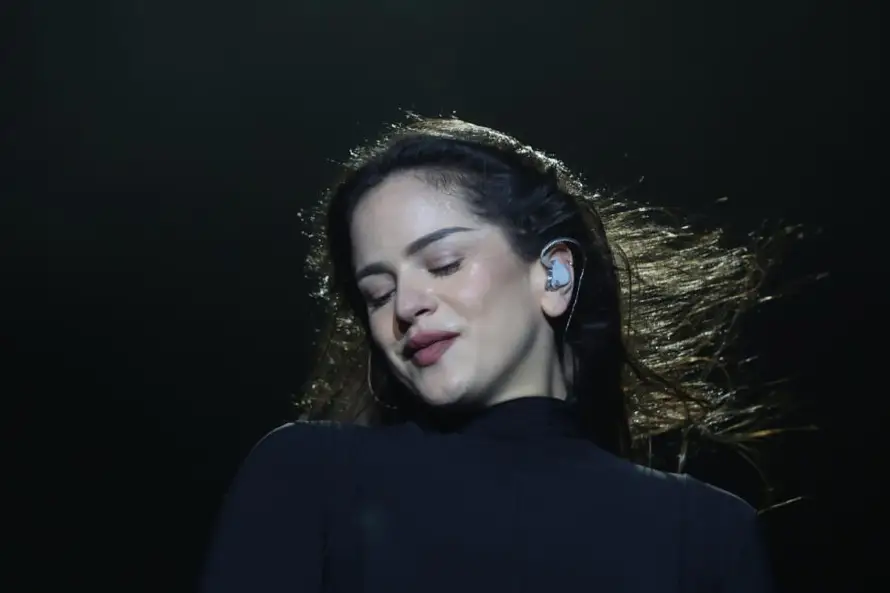 Rosalía suspende su concierto en Milán por una intoxicación alimentaria