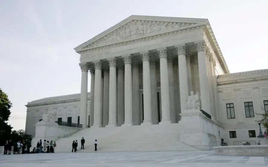 El Tribunal Supremo de EEUU se inclina por aumentar el poder de Trump sobre las agencias independientes
