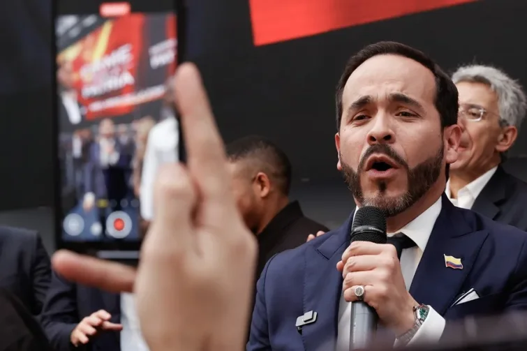 Candidato derechista colombiano denuncia amenazas de bandas armadas contra sus votantes
