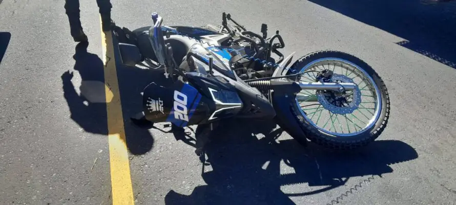 Muere joven de 20 años tras impactar su motocicleta contra un vehículo en La Libertad