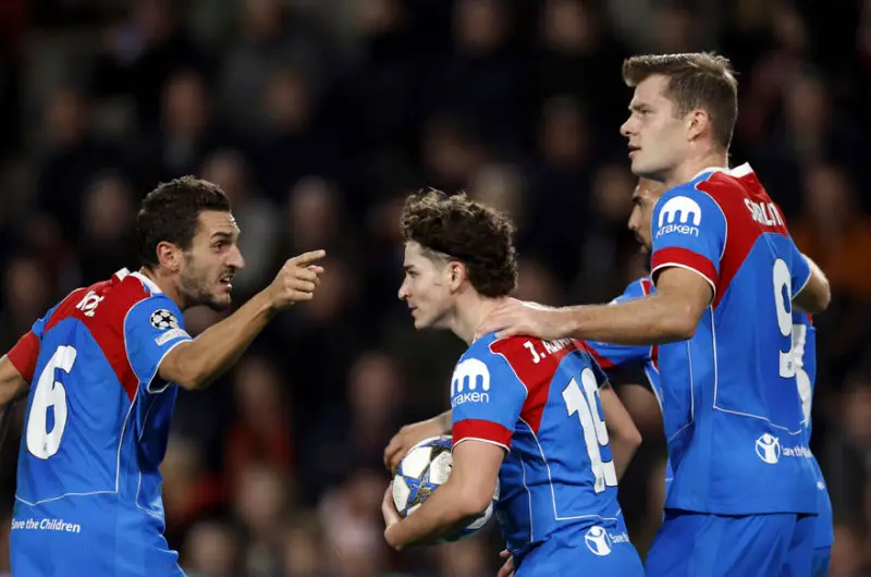 El Atlético resurge y sufre en Eindhoven