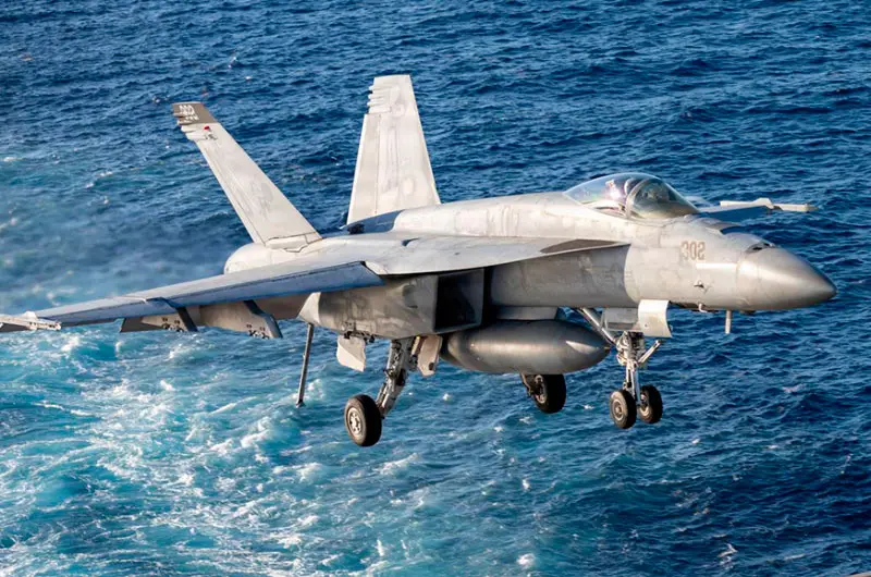 Cazas F-18 de EEUU se internan durante 40 minutos en espacio aéreo venezolano en el Caribe
