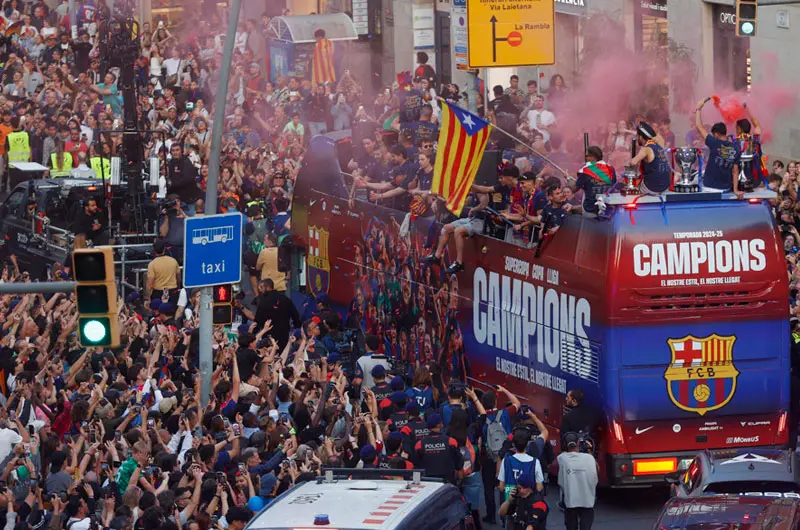 Tres títulos y 169 goles para el Barça de Flick en 2025