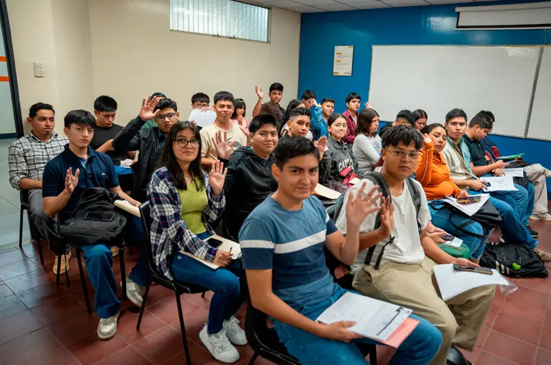 Becados comienzan proceso de inscripción en universidades