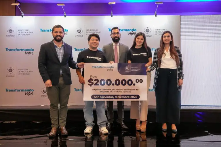Entregan $200,000 de capital semilla a 98 emprendimientos de salvadoreños retornados
