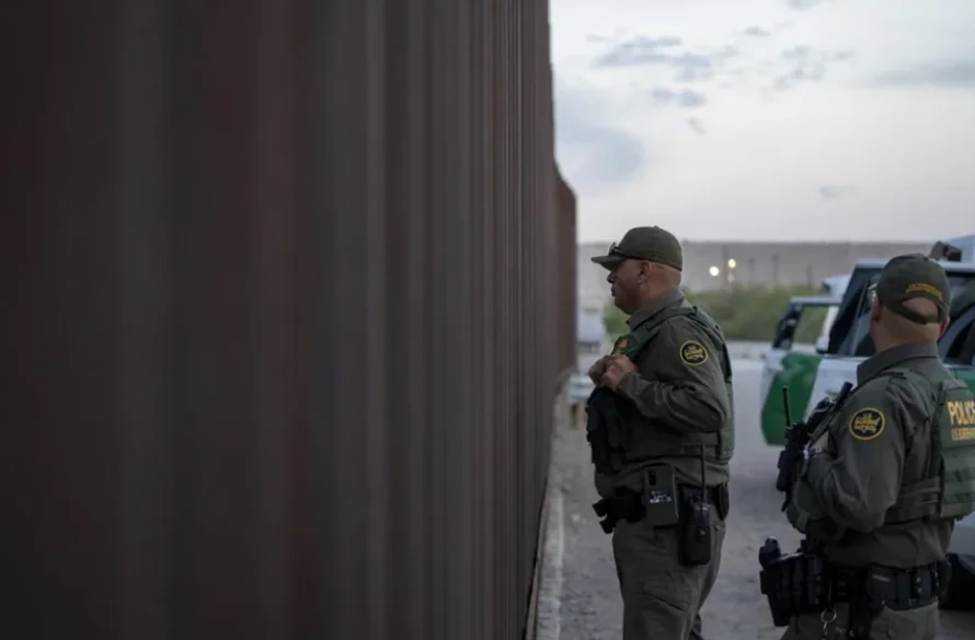 Detenciones de migrantes salvadoreños suben un 45 % el último año en frontera de EE. UU.