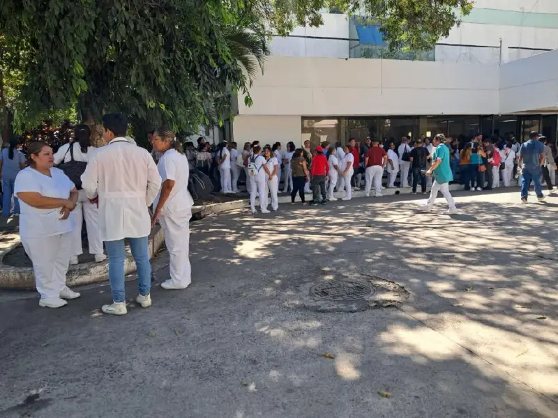 Organizaciones de médicos dicen que personal despedido recibirá indemnización hasta 2027 por falta de fondos