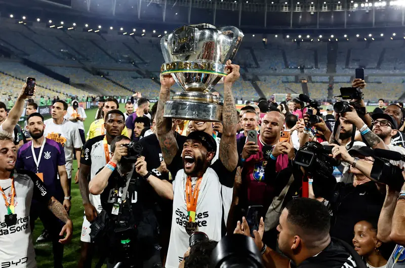 Memphis Depay le da la Copa de Brasil al Corinthians