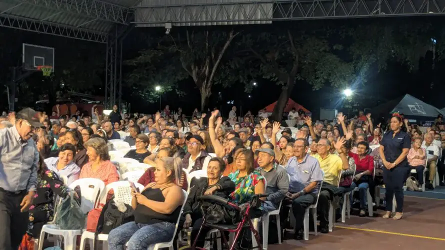 Crecer despidió el año junto a sus pensionados en su tradicional concierto bailable 2025
